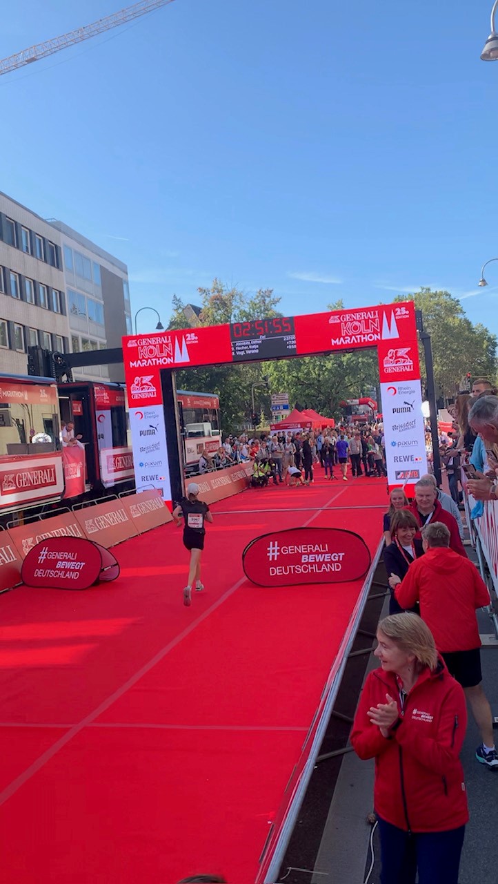        Platz 9 bei der Deutschen Marathon-Meisterschaft Anne König läuft Vereinsrekord und unterbietet auch den Männer-Rekord